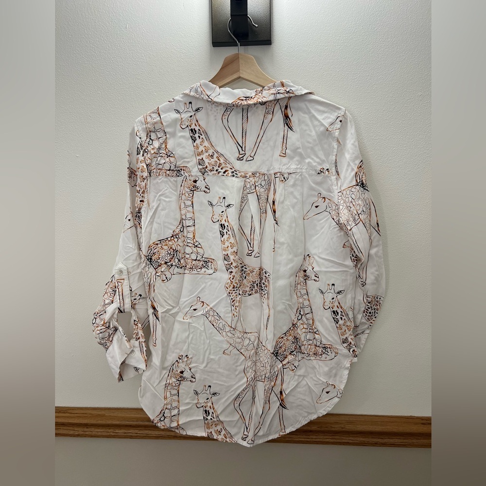 Jane and Delancey White Giraffe Print Blouse - Picture 3 of 6